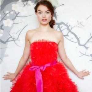 Red flower dress: Pearl by Georgina Chapman of
Marchesa